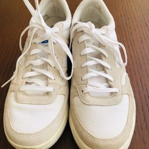 Men’s new balance, very lightly used!